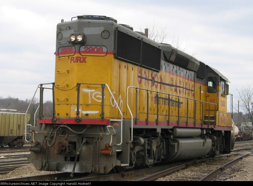 FURX 2908 sits in the CSX yard